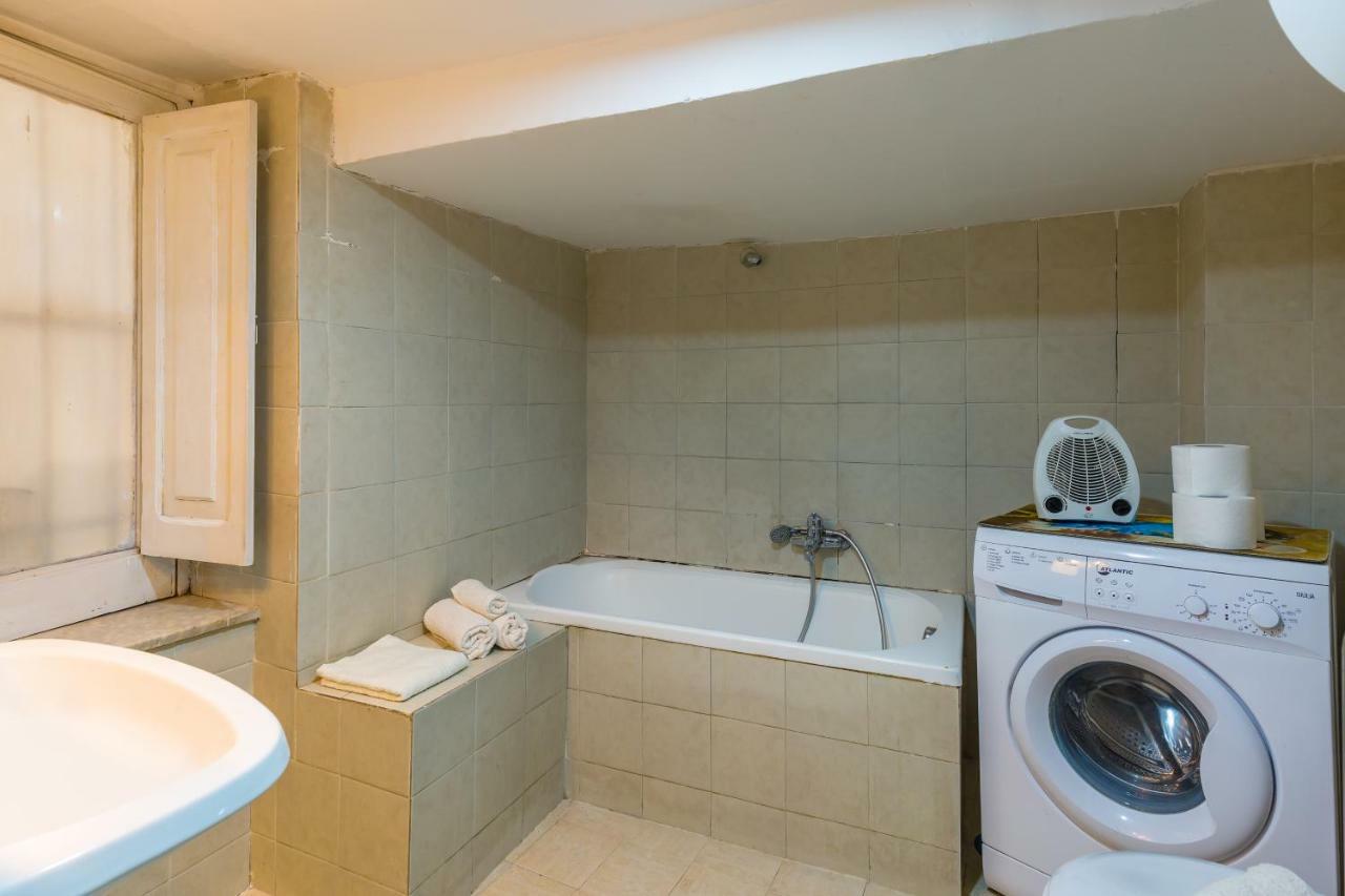 Cirillo 60 Apartment Наполи Екстериор снимка